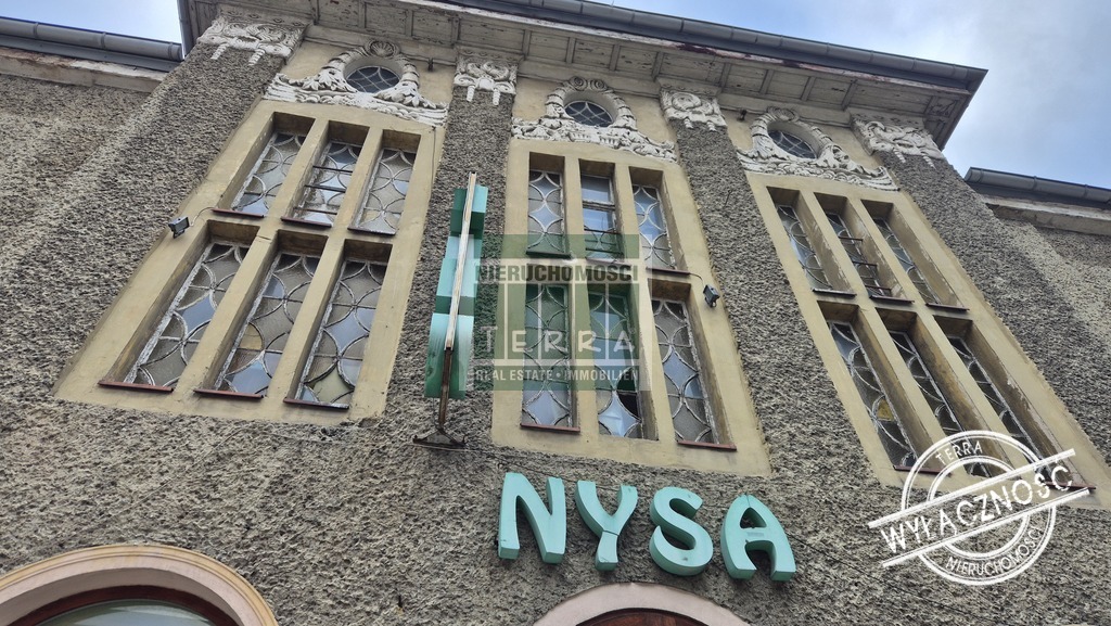 Zabytkowy budynek kina (4)