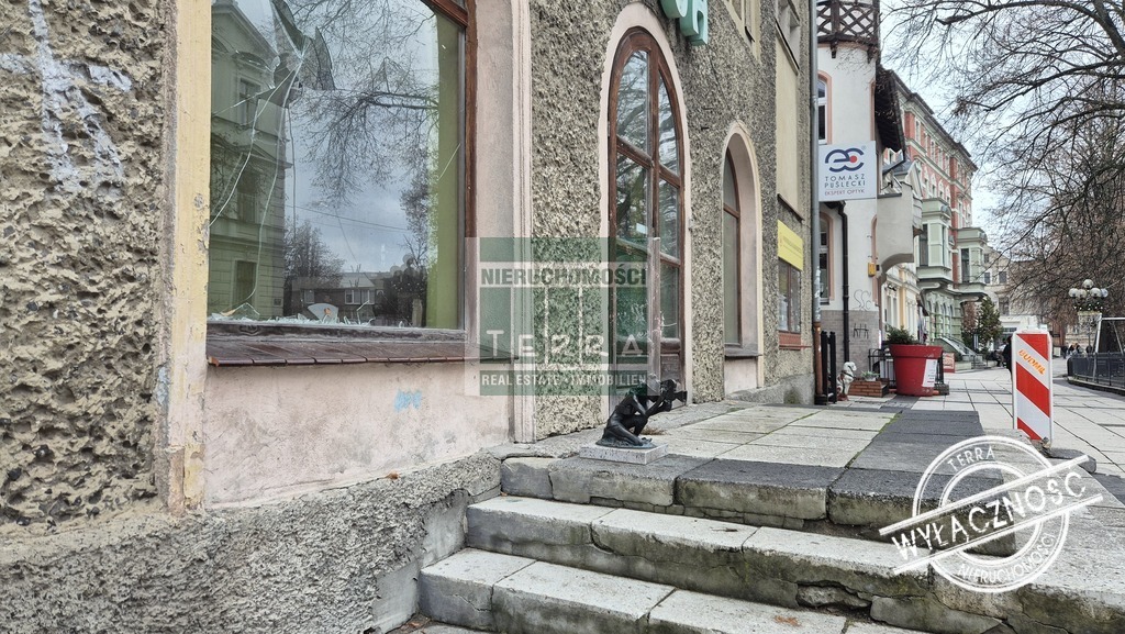 Zabytkowy budynek kina (14)