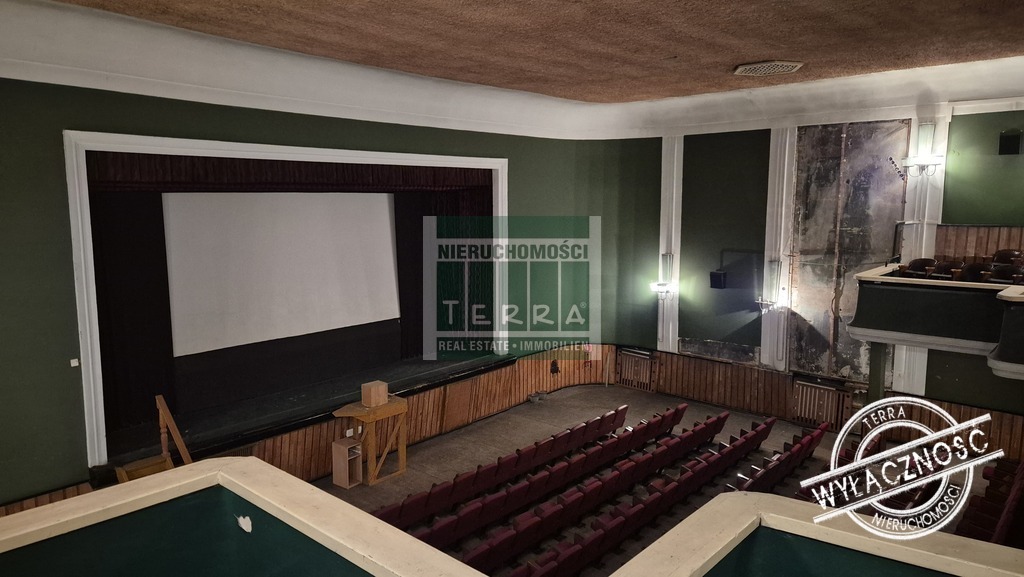 Zabytkowy budynek kina (5)
