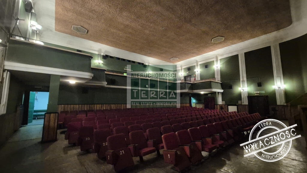 Zabytkowy budynek kina (9)