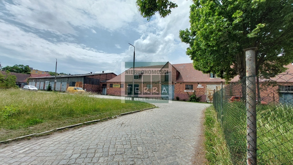 Obiekt komercyjny w centrum! (2)