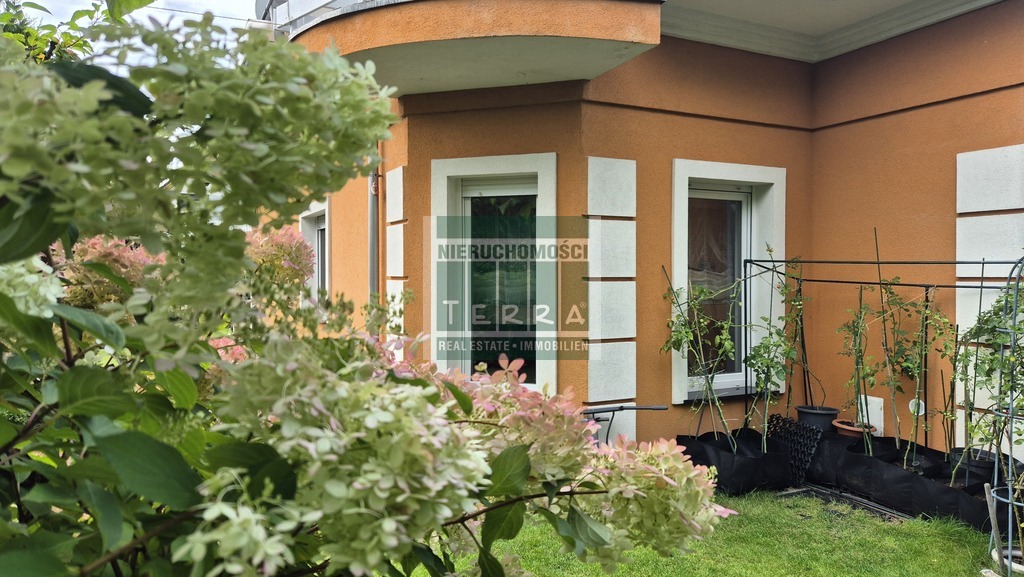 Uroczy dom na przedmieściach (4)