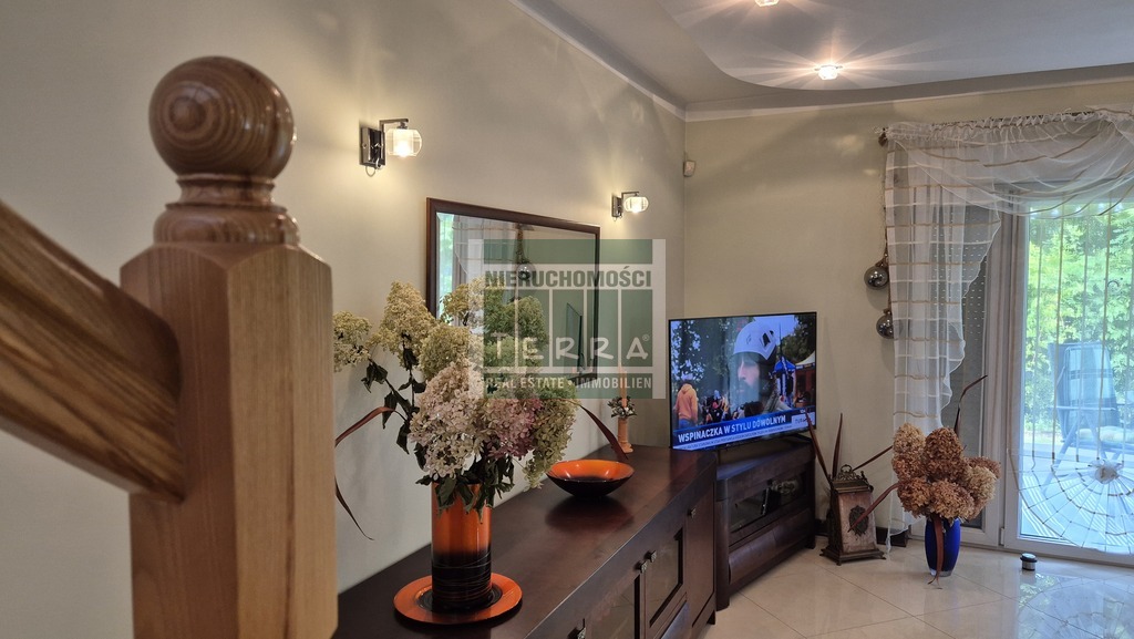 Uroczy dom na przedmieściach (17)