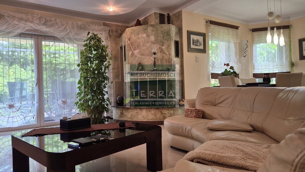 Uroczy dom na przedmieściach (16)