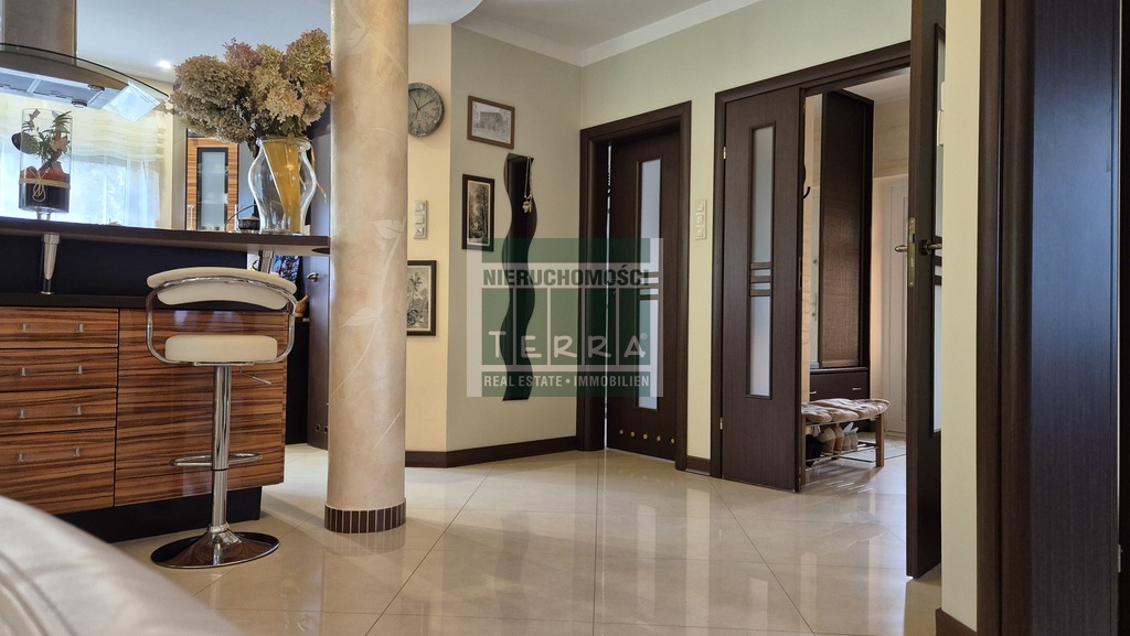 Uroczy dom na przedmieściach (15)