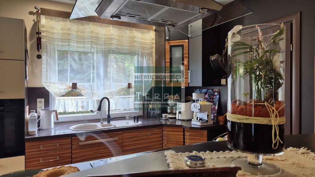 Uroczy dom na przedmieściach (18)