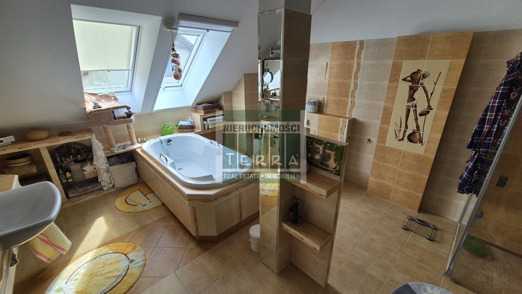 Uroczy dom na przedmieściach (23)