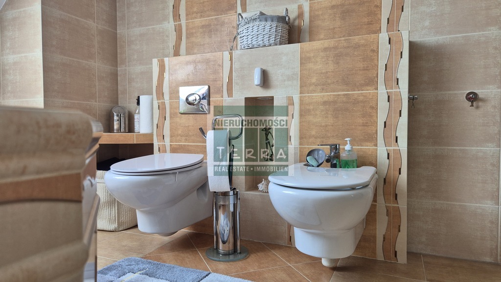 Uroczy dom na przedmieściach (24)