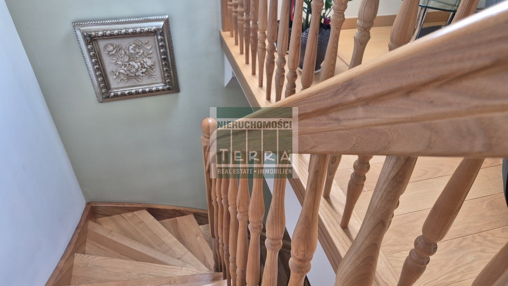 Uroczy dom na przedmieściach (20)