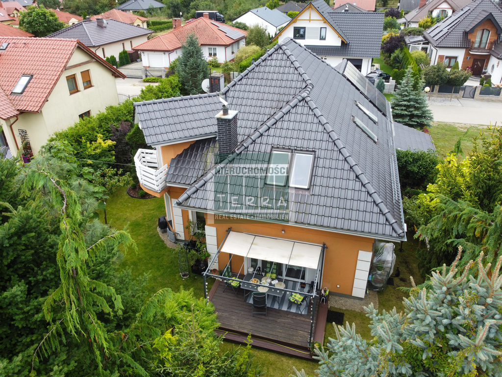 Uroczy dom na przedmieściach (8)