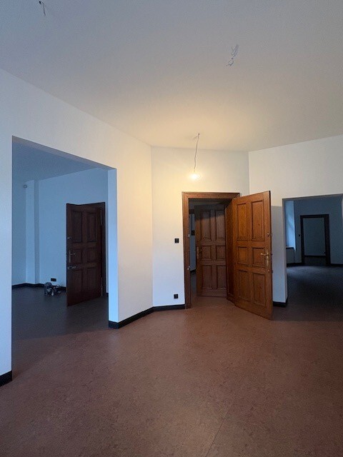 Lokal na parterze- Al. Piastów (7)