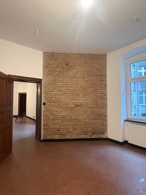 Lokal na parterze- Al. Piastów (4)