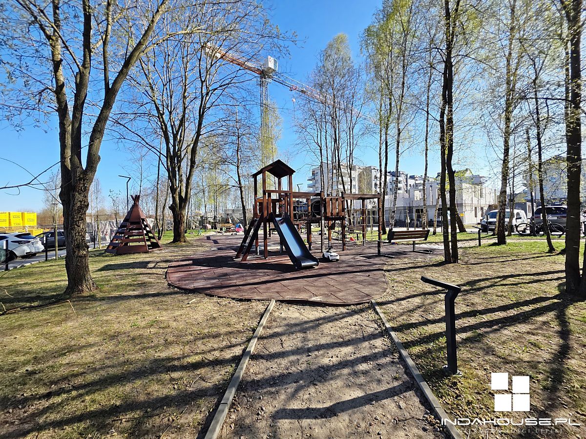 Nowy, 3 pokojowy apartament. Najem okazjonalny. (25)