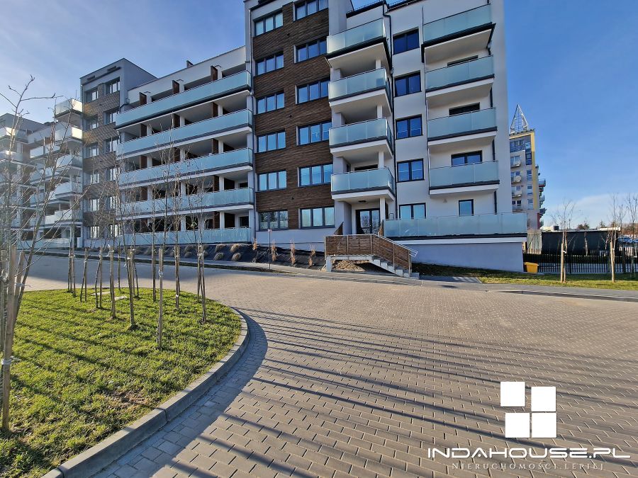 Nowy, 3 pokojowy apartament. Najem okazjonalny. (26)