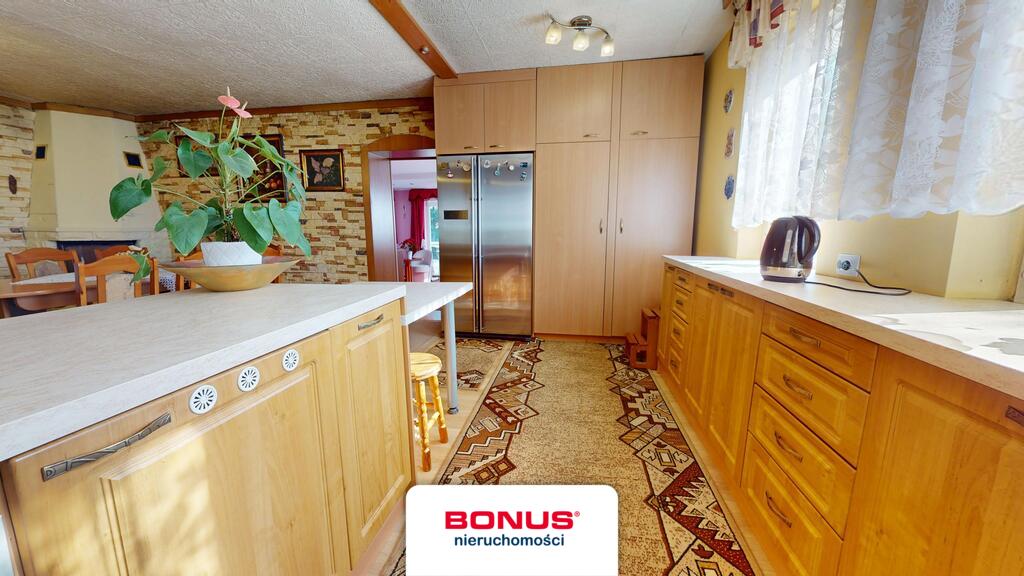 Nietuzinkowa posiadłość ze stawem (29)