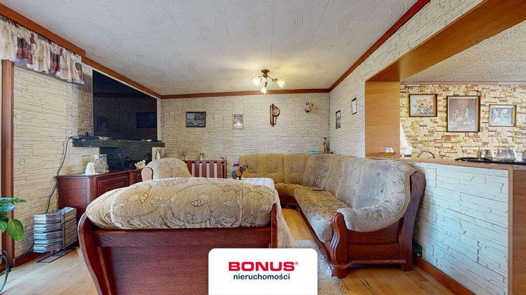 Nietuzinkowa posiadłość ze stawem (13)