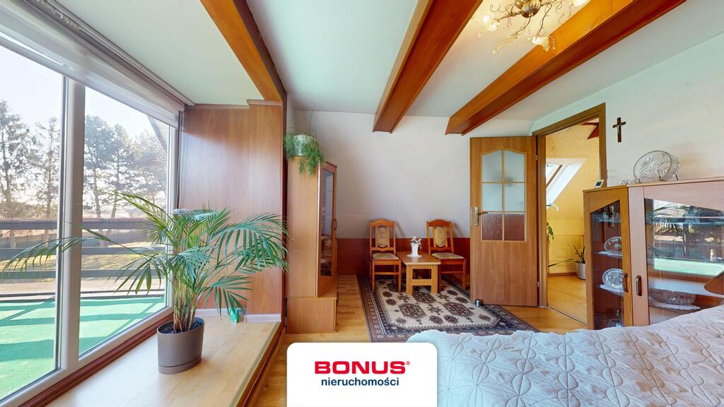 Nietuzinkowa posiadłość ze stawem (2)