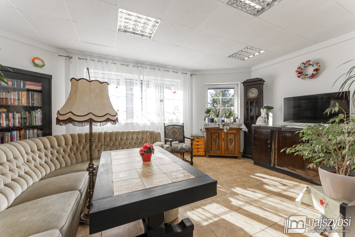 Tymień - duży dom z kiloma niezależnymi lokalami (12)