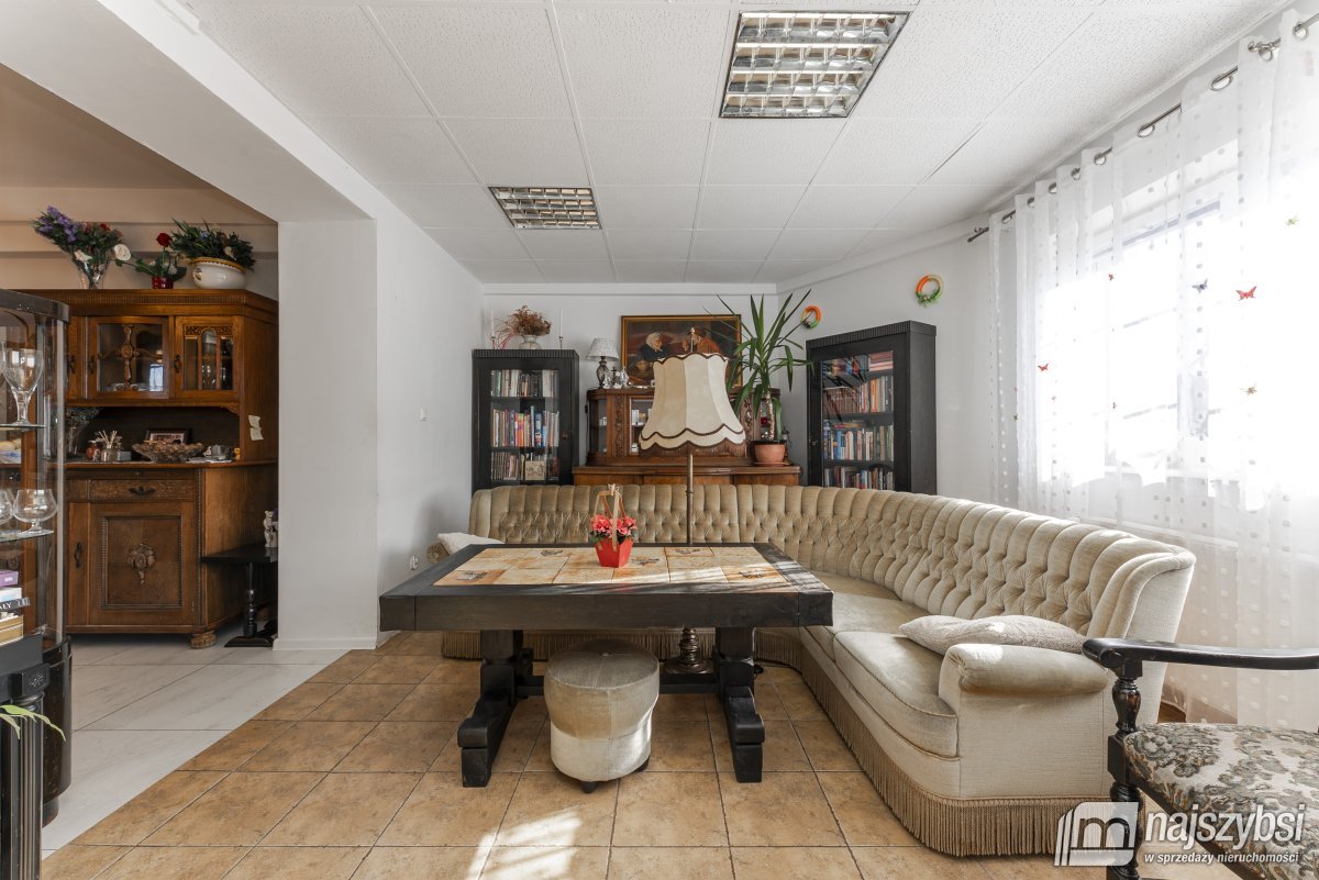 Tymień - duży dom z kiloma niezależnymi lokalami (13)