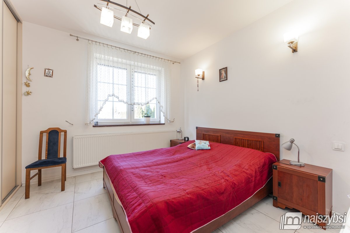 Tymień - duży dom z kiloma niezależnymi lokalami (14)