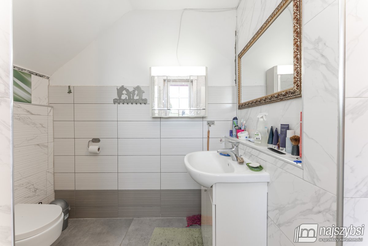 Tymień - duży dom z kiloma niezależnymi lokalami (17)