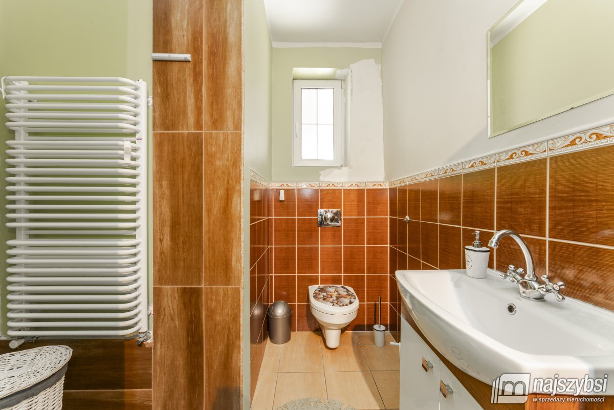 Tymień - duży dom z kiloma niezależnymi lokalami (21)