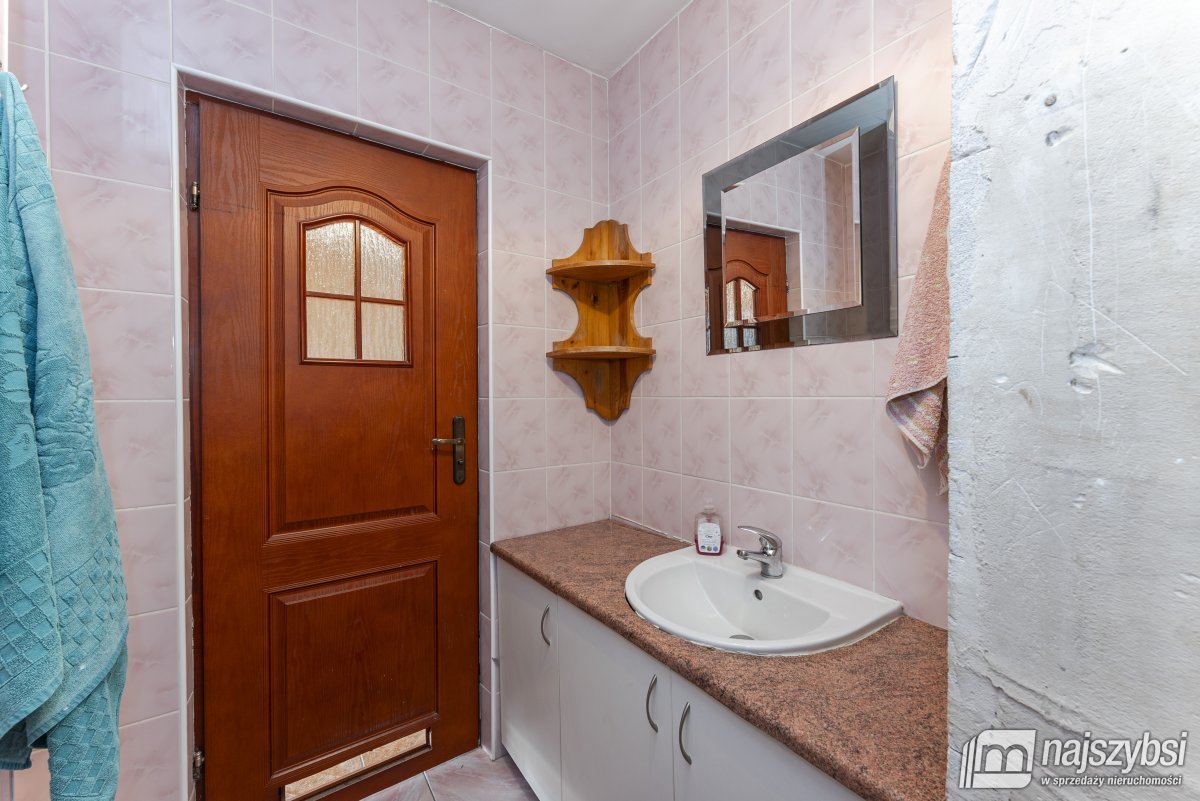 Tymień - duży dom z kiloma niezależnymi lokalami (24)