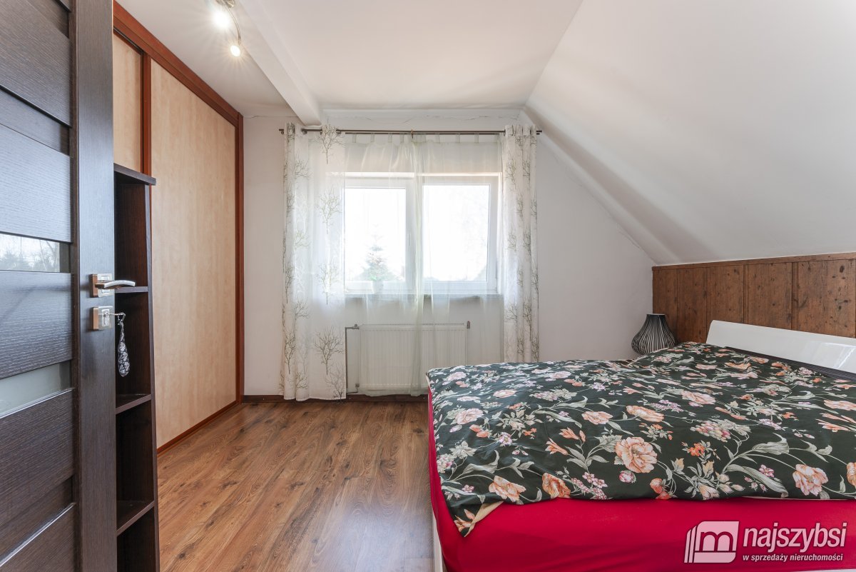 Tymień - duży dom z kiloma niezależnymi lokalami (27)