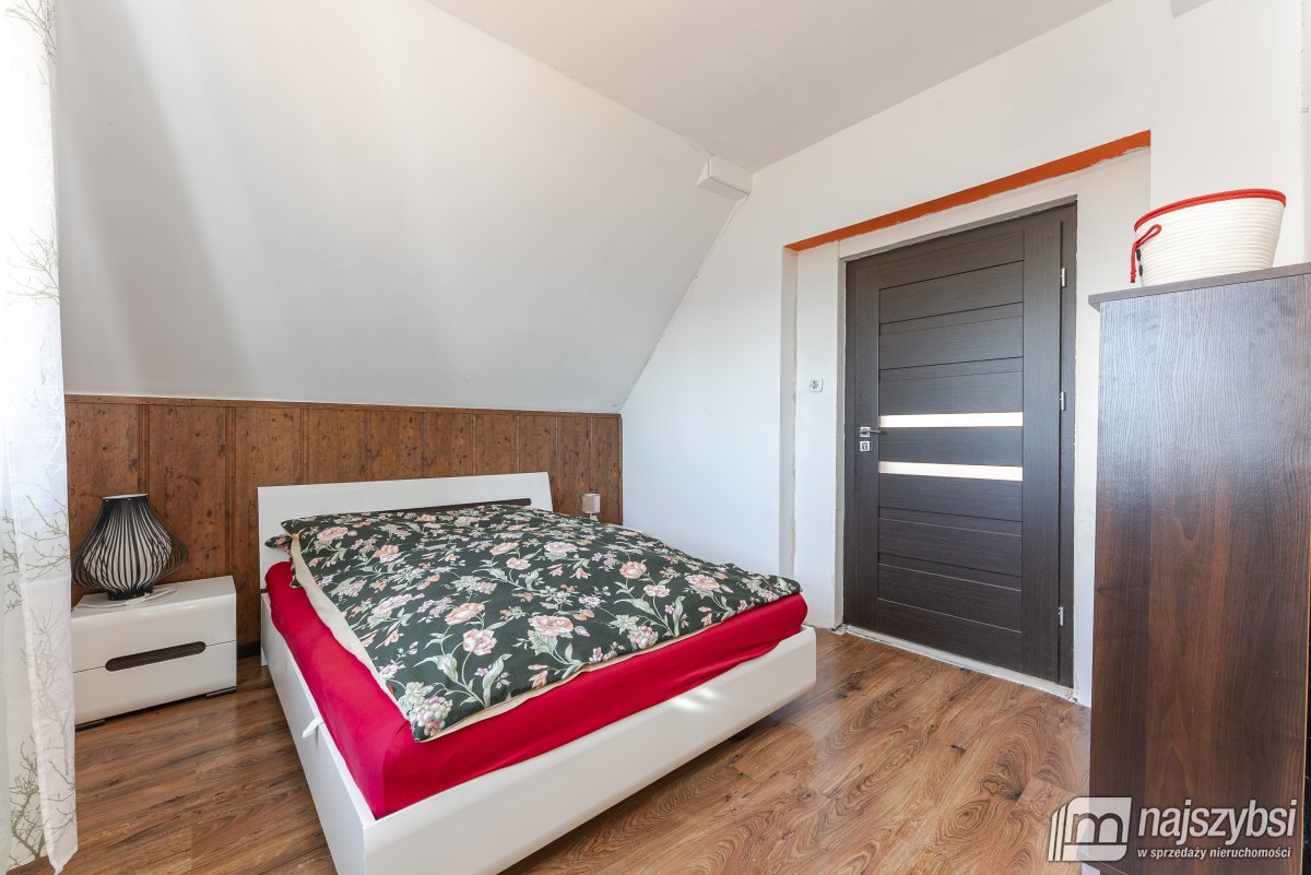 Tymień - duży dom z kiloma niezależnymi lokalami (28)