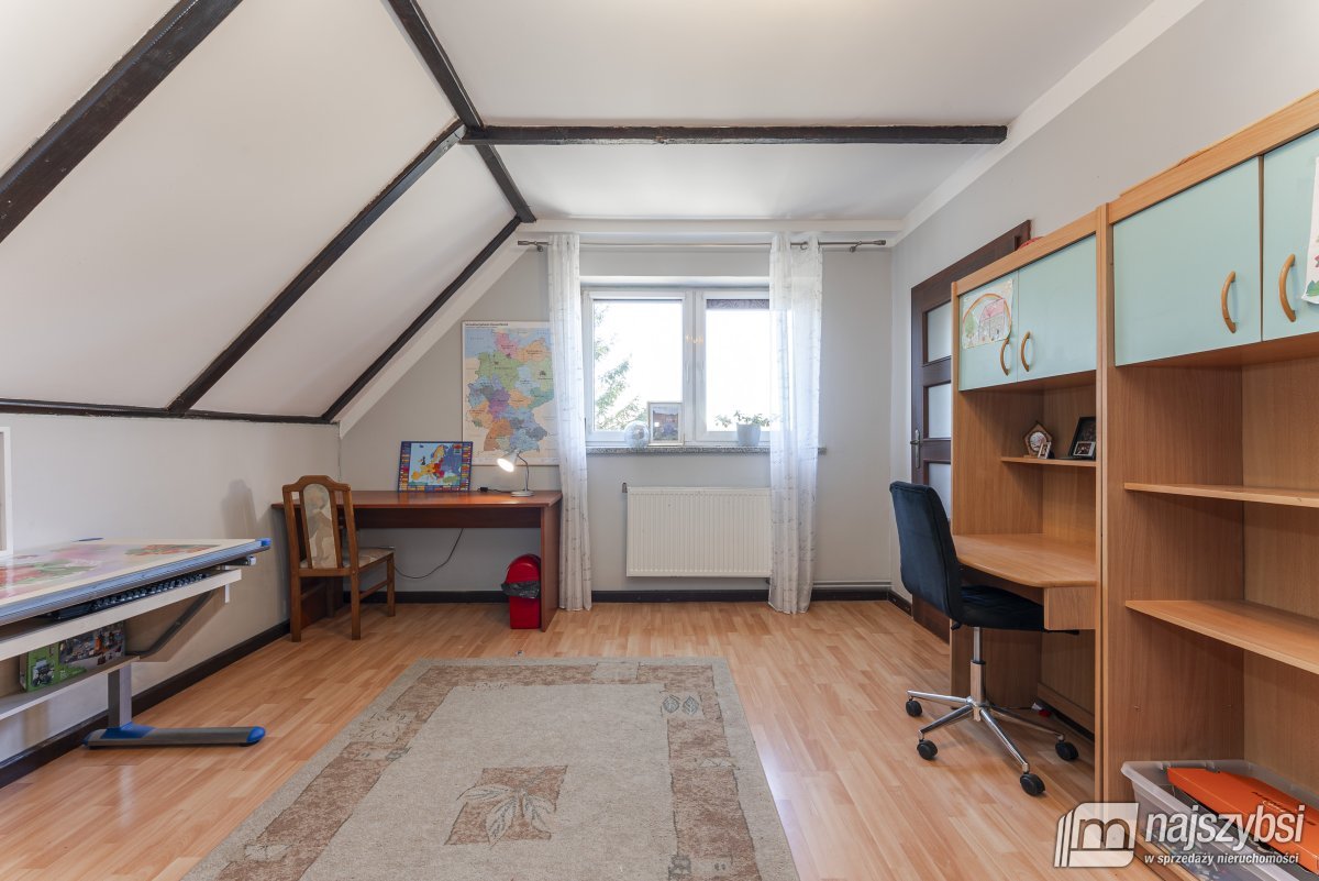 Tymień - duży dom z kiloma niezależnymi lokalami (29)