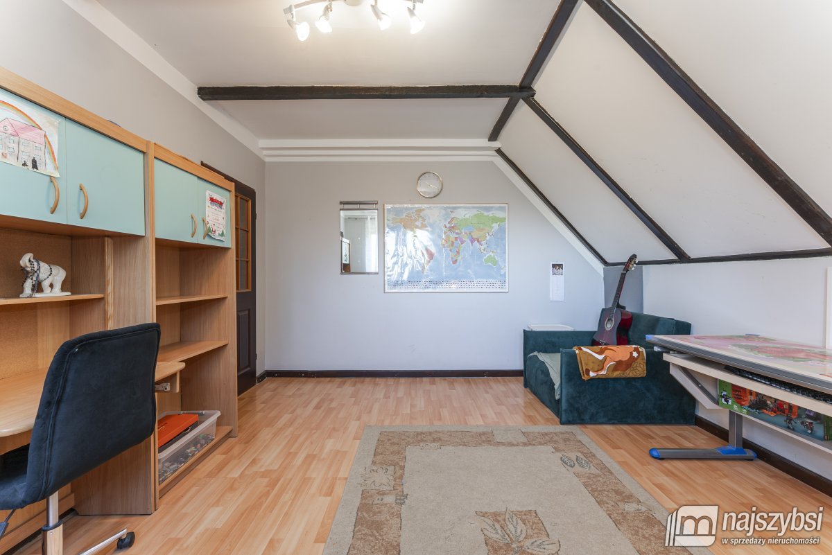 Tymień - duży dom z kiloma niezależnymi lokalami (30)