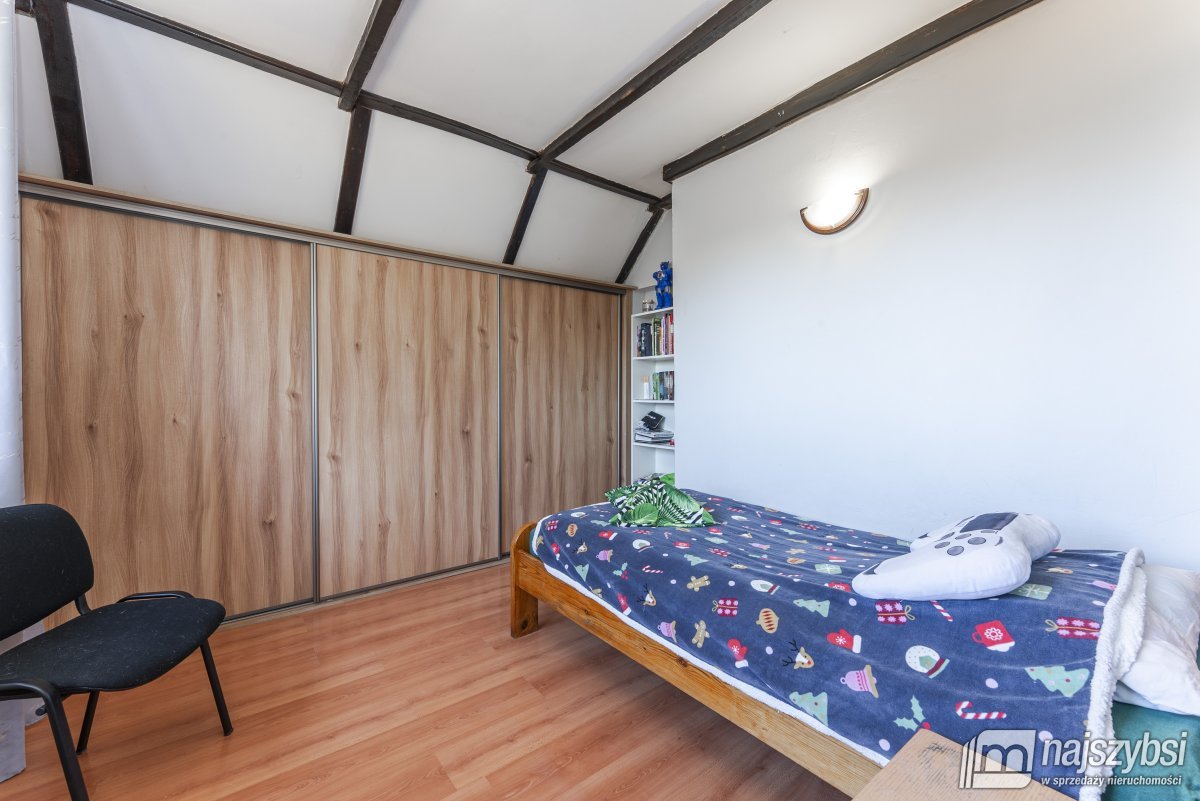 Tymień - duży dom z kiloma niezależnymi lokalami (31)