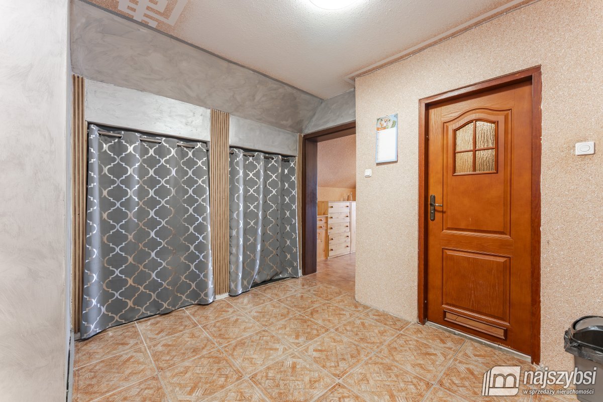 Tymień - duży dom z kiloma niezależnymi lokalami (33)