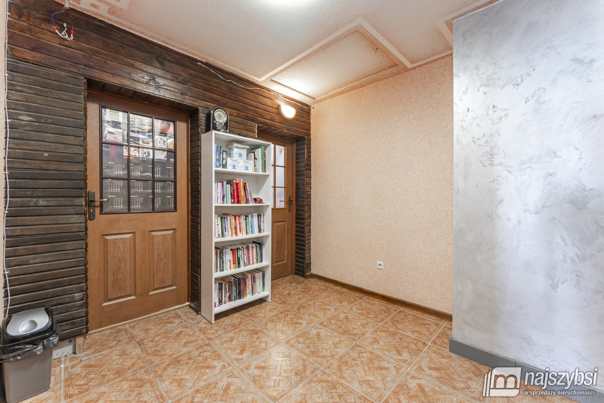 Tymień - duży dom z kiloma niezależnymi lokalami (34)