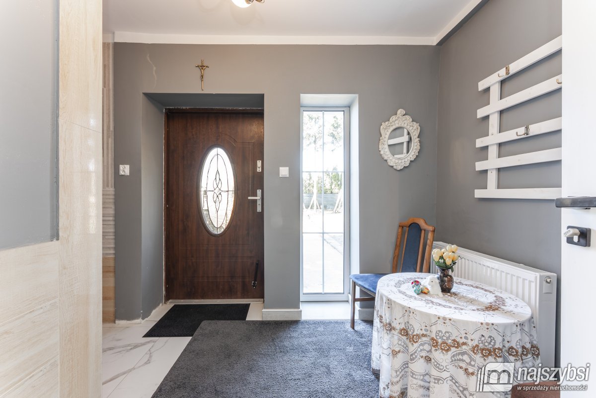 Tymień - duży dom z kiloma niezależnymi lokalami (38)