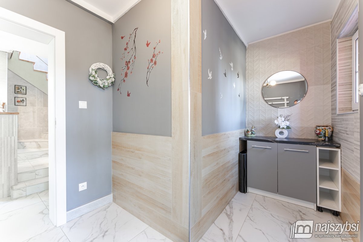 Tymień - duży dom z kiloma niezależnymi lokalami (39)