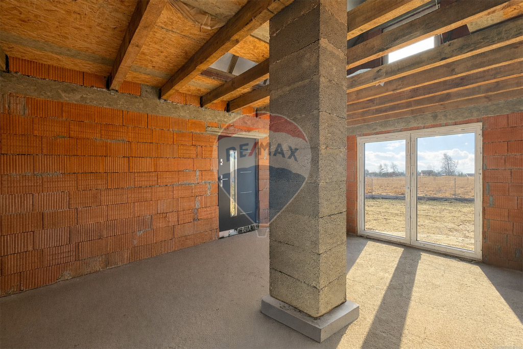 Na sprzedaż działka z 2 budynkami blisko morza (14)