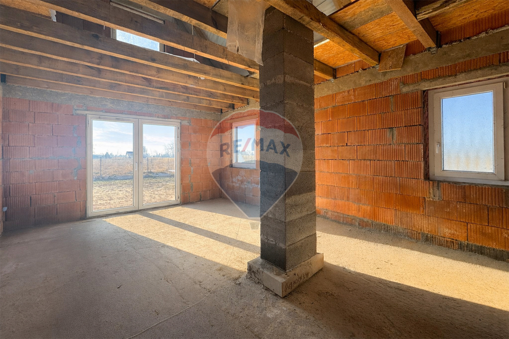 Na sprzedaż działka z 2 budynkami blisko morza (3)