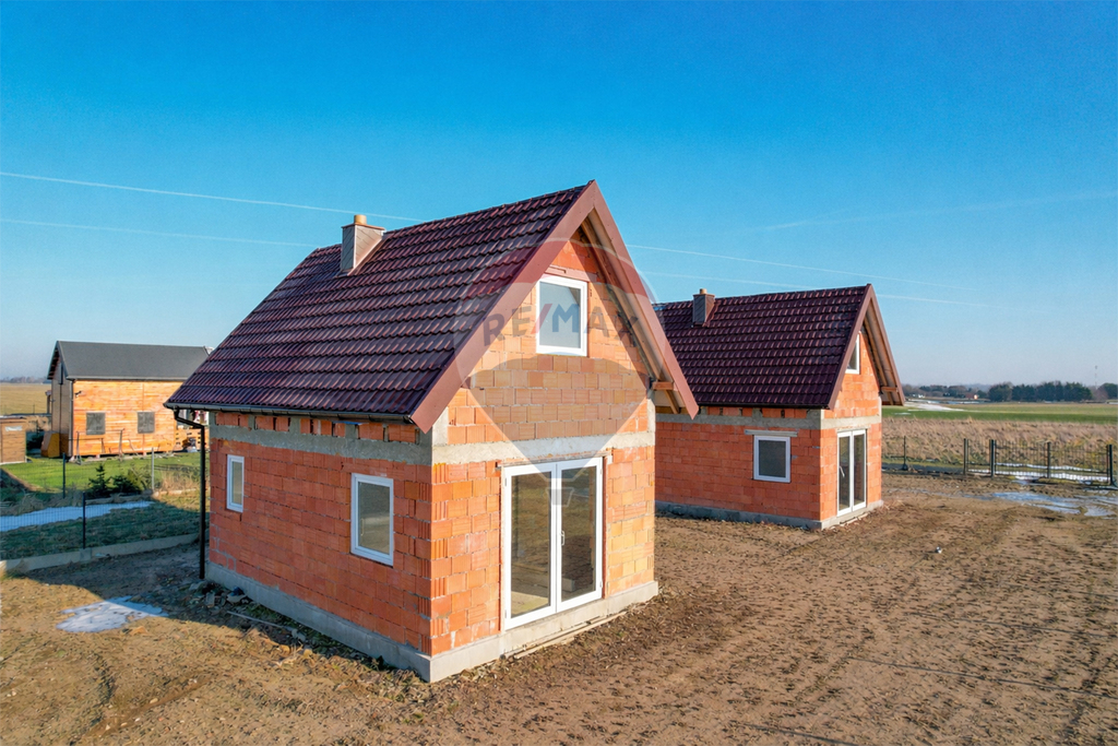 Na sprzedaż działka z 2 budynkami blisko morza (9)