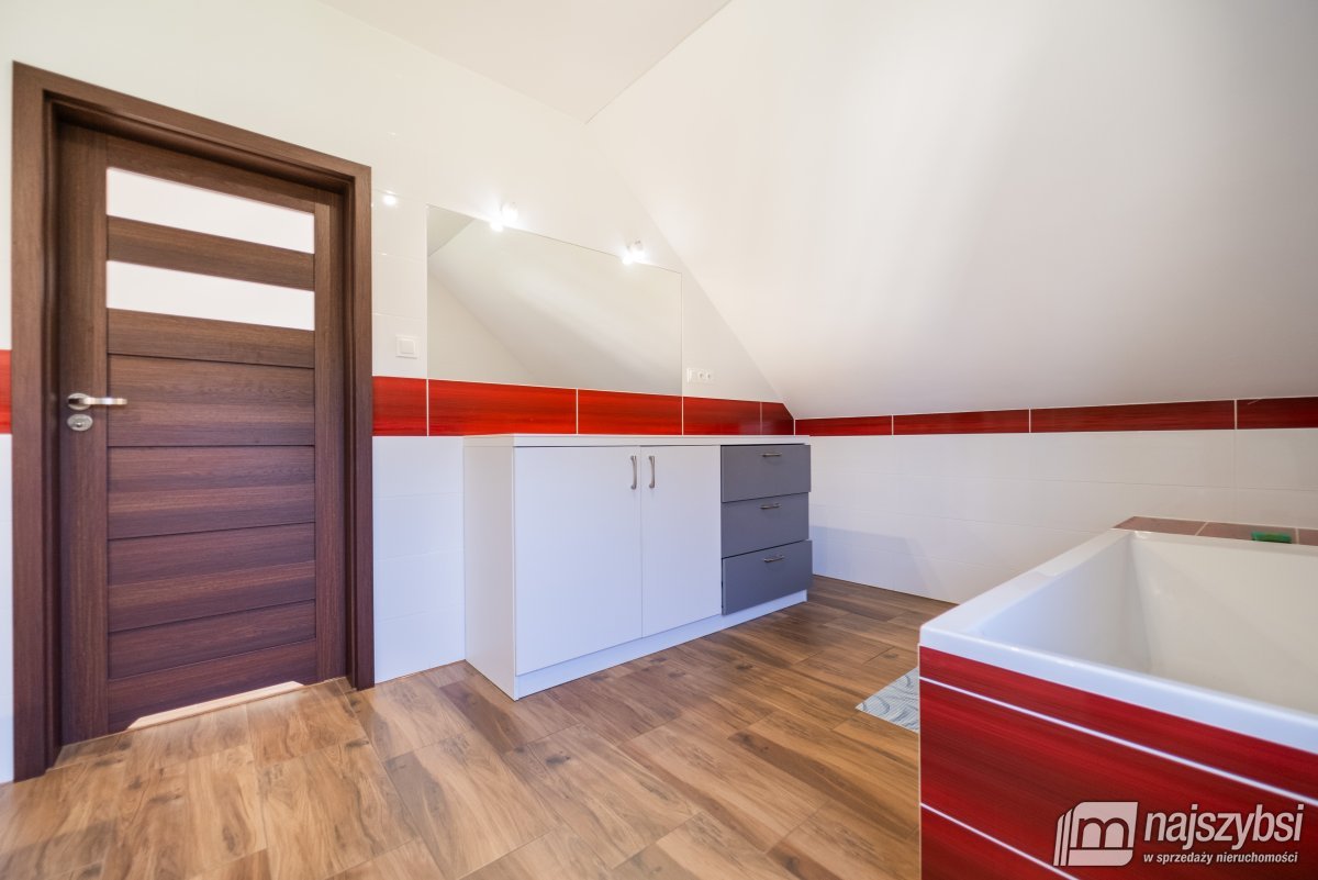 LIPIANY - Przywodzie - dom niedaleko jeziora Chłop (26)