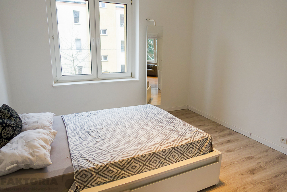 Pogodno 3 pokoje, I p. 2600+470+gaz+en. el. (8)