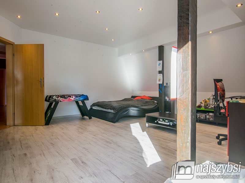 Przestronny dom 529 m2 w  Stargardzie. (26)