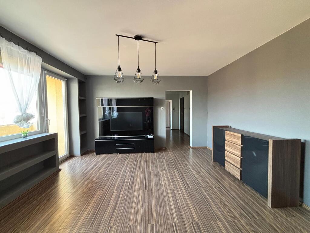 Przestronne mieszkanie 3pokoje z loggią w Policach (1)