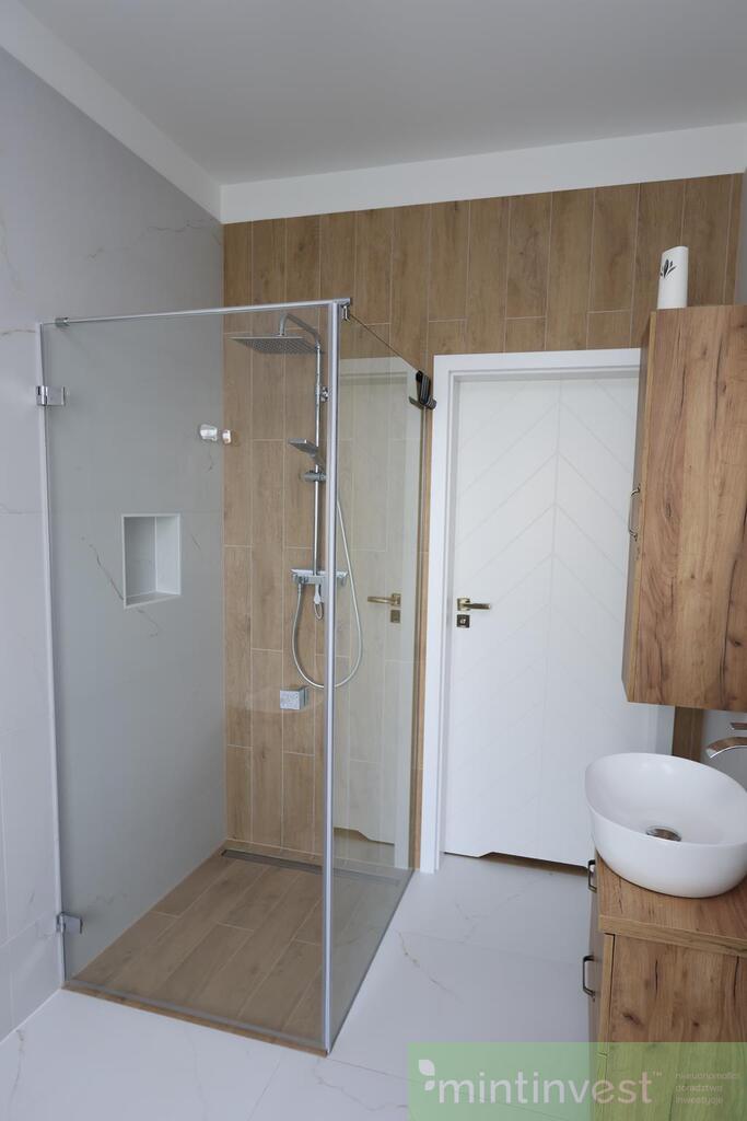 Nowoczesny dom w atrakcyjnej lokalizacji (18)