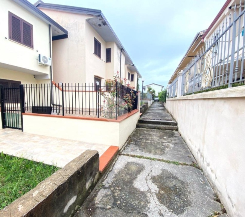 Mieszkanie z ogródkiem na Kalabria- Włochy (1)