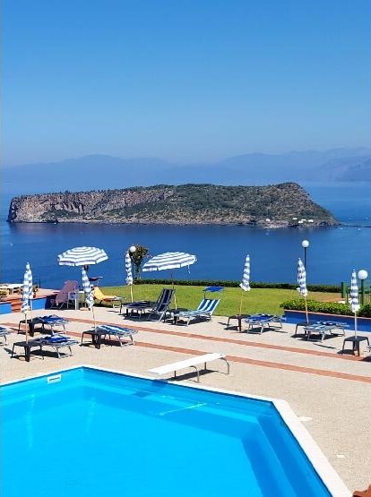 Trzypokojowe mieszkanie na osiedlu z basenem (5)