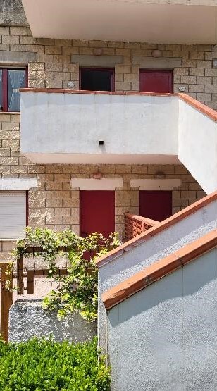 Trzypokojowe mieszkanie na osiedlu z basenem (7)