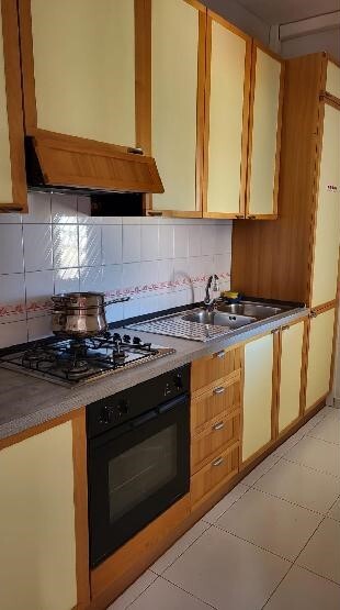 Trzypokojowe mieszkanie na osiedlu z basenem (12)