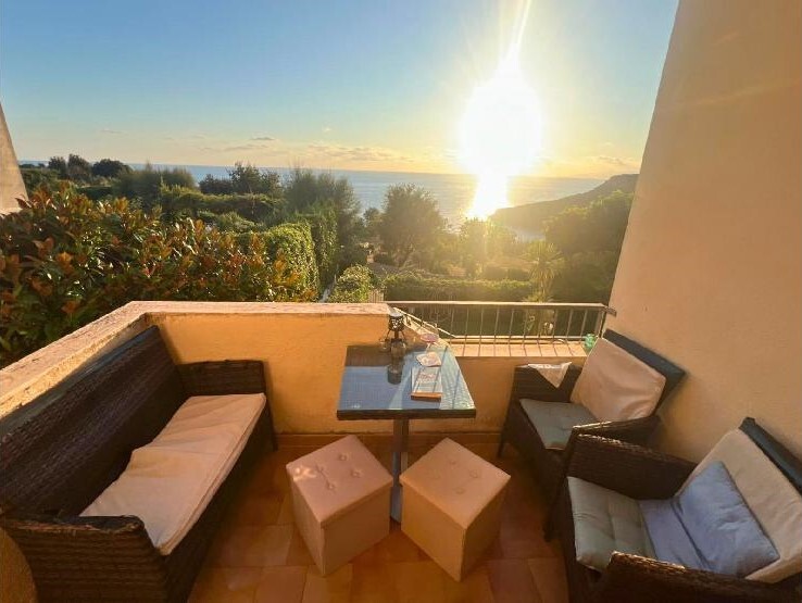 Trzypokojowe mieszkanie z widokiem na morze (4)