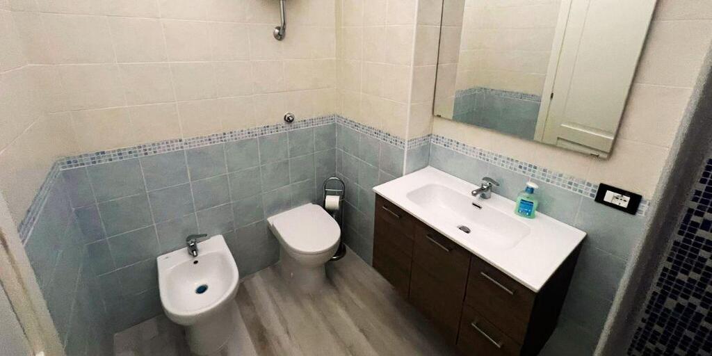 Wlochy-wyremontowany szeregowiec nad M. Tyreńskim (14)